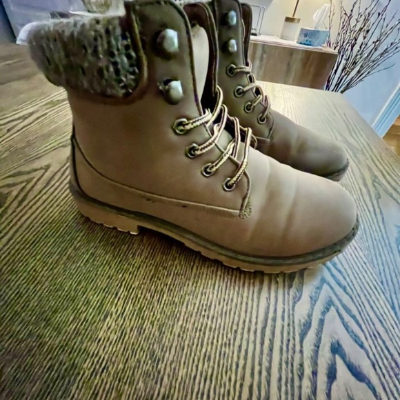 Women's Leather Boots Tan Colour / Size 7 Like New - Picture 1 of 7